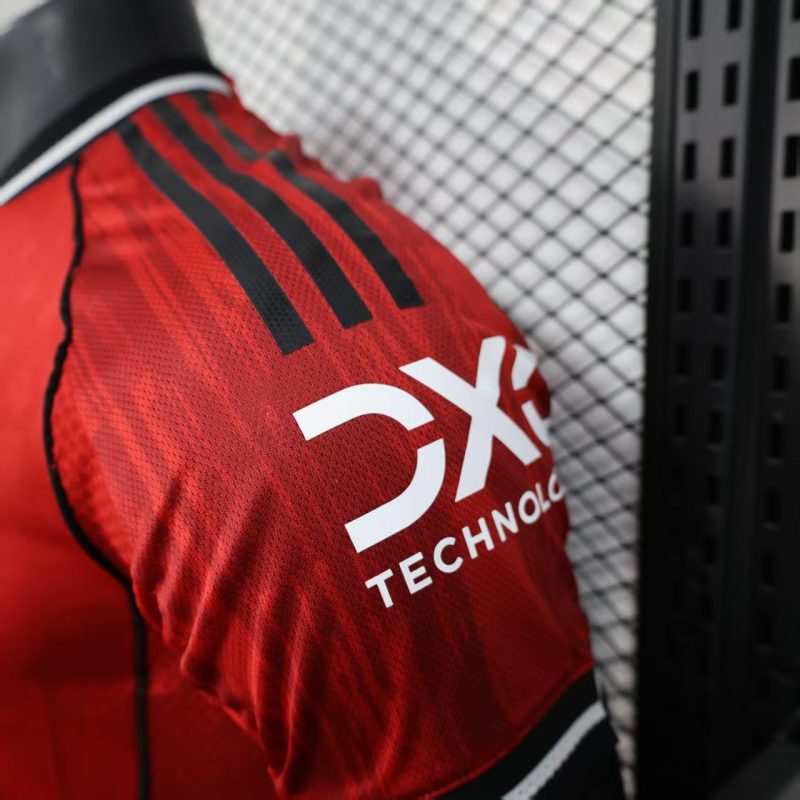 Manchester United home 2025/26