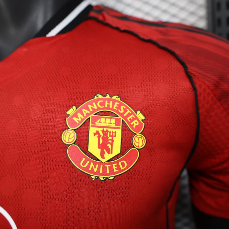 Manchester United home 2025/26